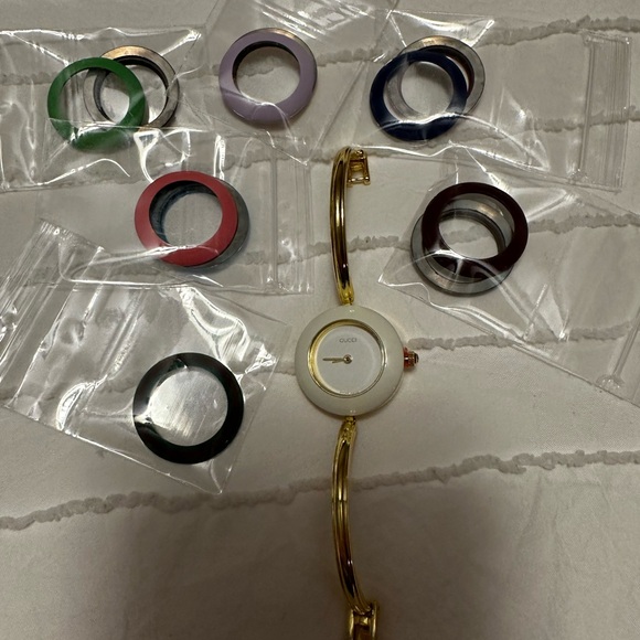 GG Gold Watch - Picture 2 of 3